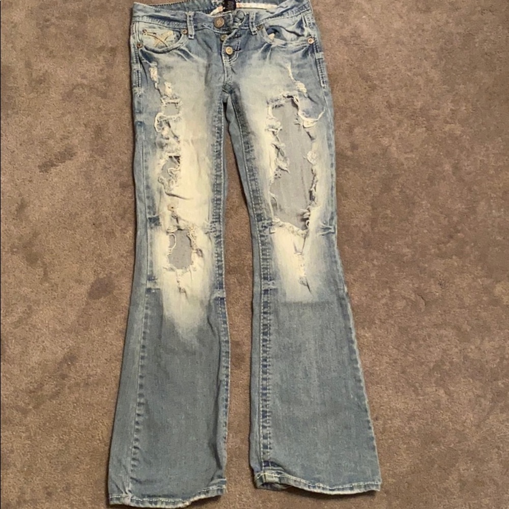 Amethyst distressed jean